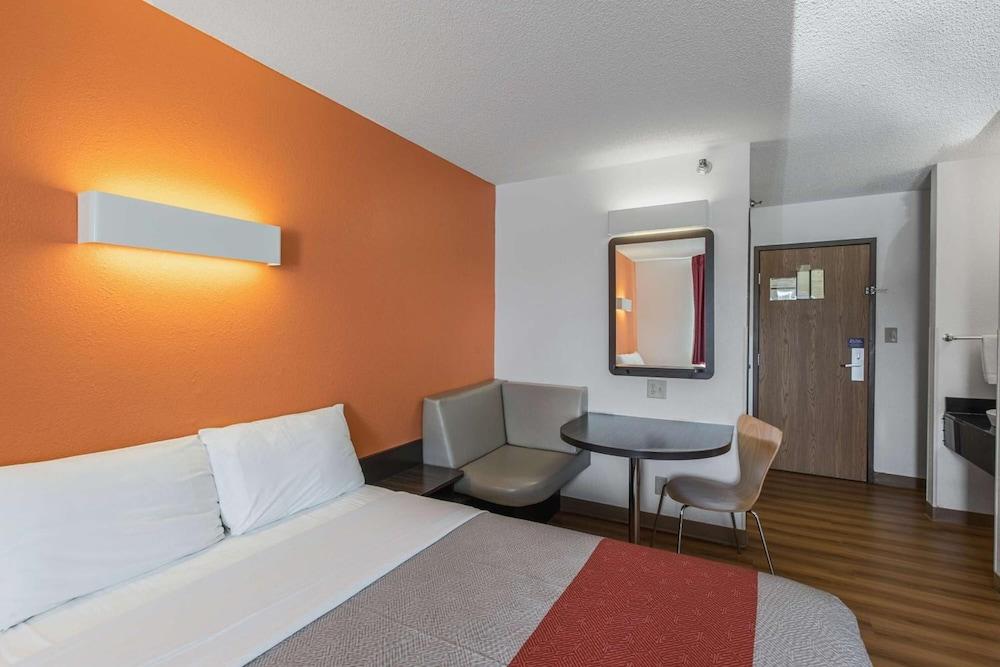 Motel 6 Omaha, NE photo 41