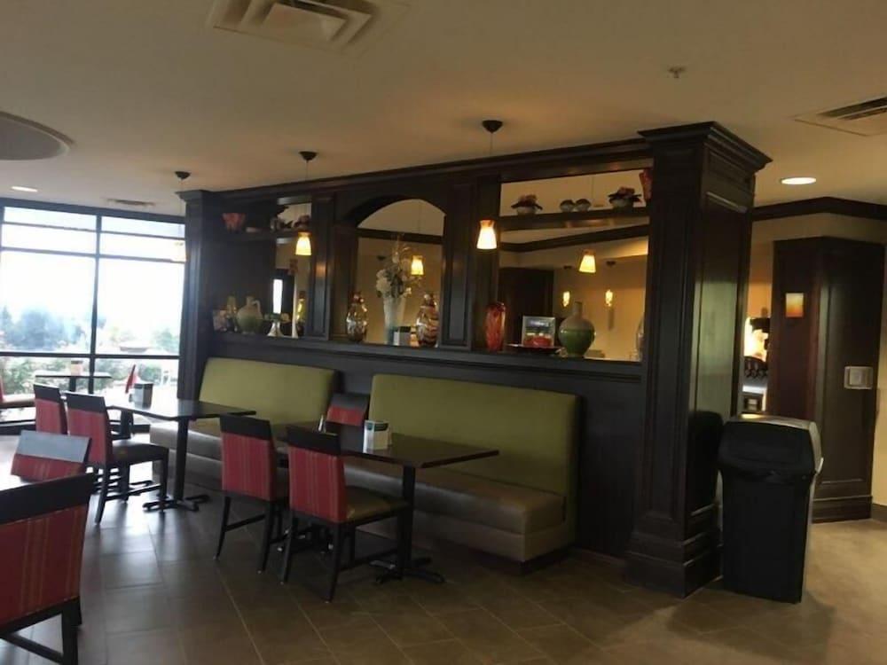 Comfort Suites Edinboro photo 35