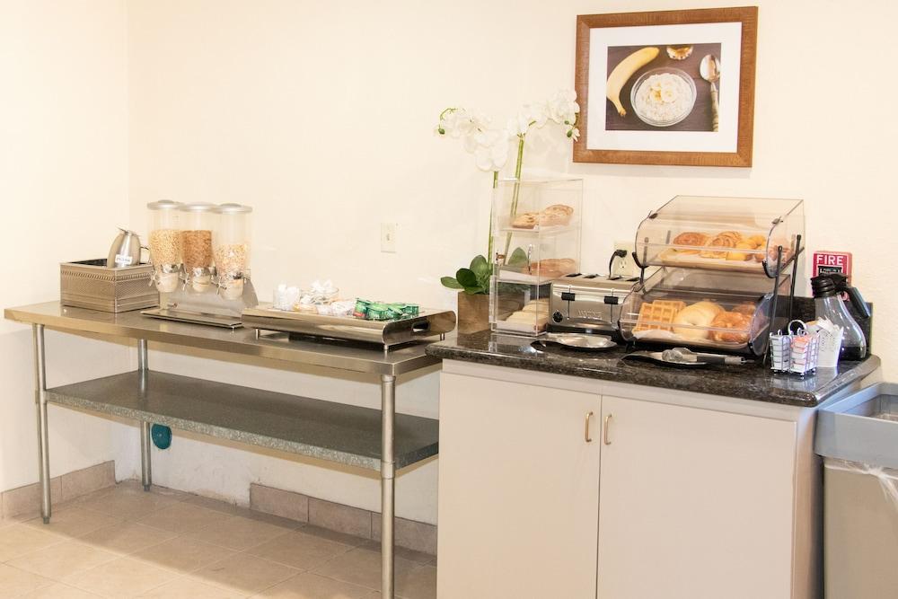 Microtel Inn & Suites by Wyndham Lodi/North Stockton photo 36