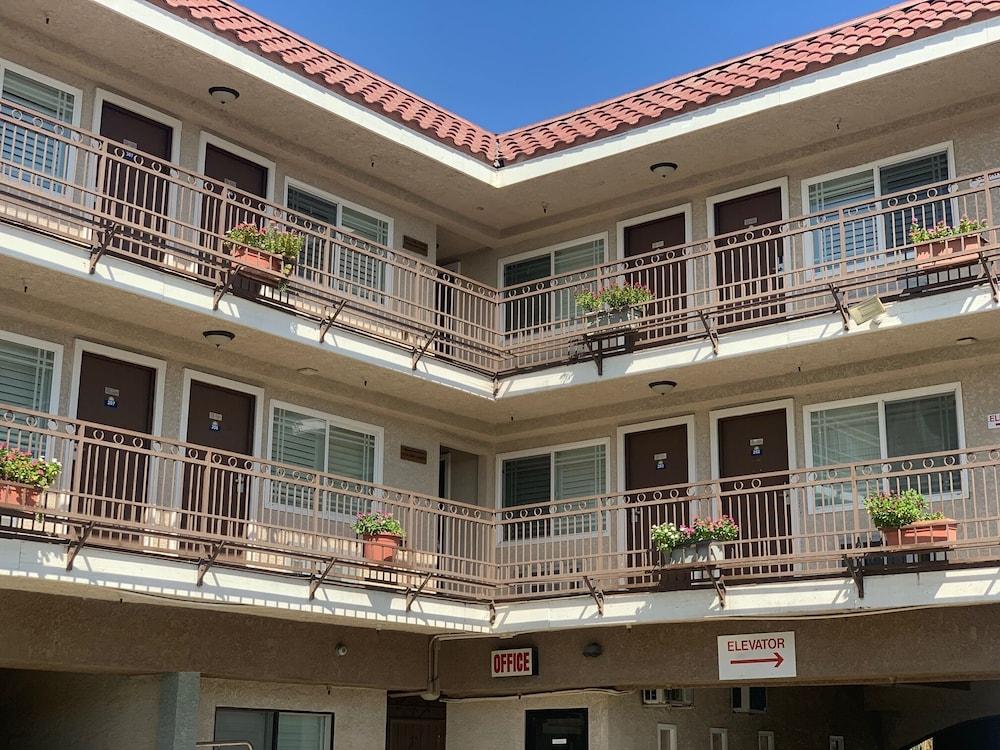 Days Inn by Wyndham Alhambra CA photo 20