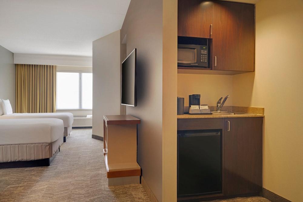 SpringHill Suites by Marriott Newark Liberty International photo 14
