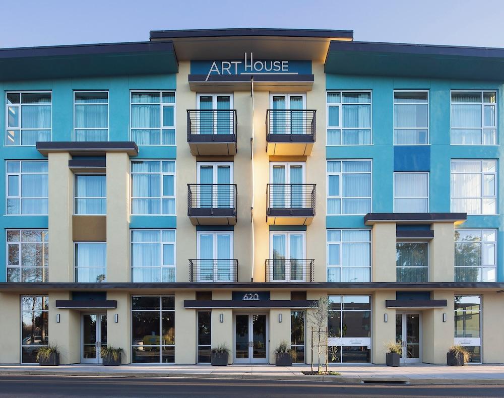 Art House Hotel and Suites photo 34