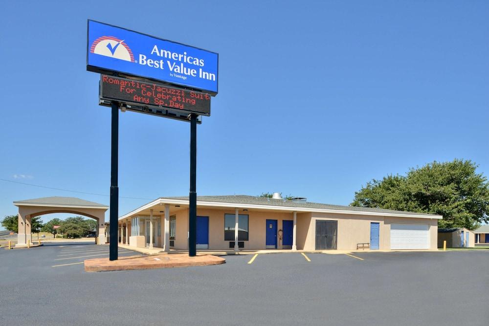 Americas Best Value Inn Lubbock E photo 18
