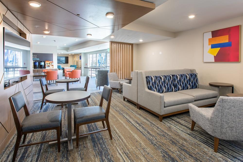 Holiday Inn Express & Suites Englewood Denver South by IHG photo 16