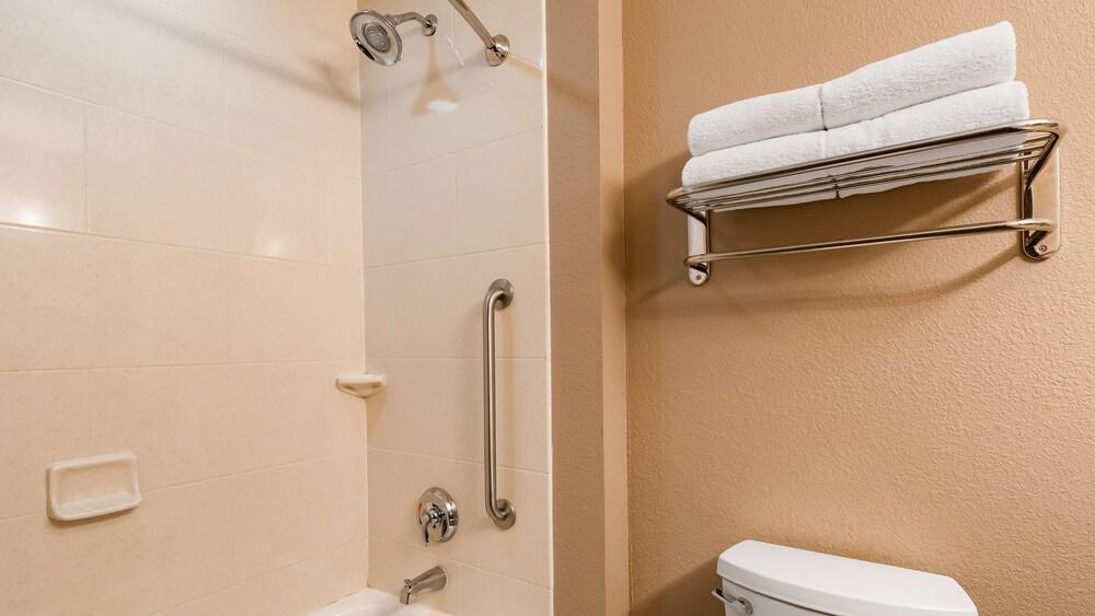 Best Western Plus Hiawatha Hotel photo 21
