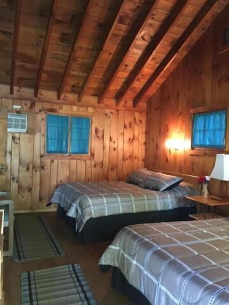 Amber Lantern Lake George Motel and Cottage Rentals photo 24