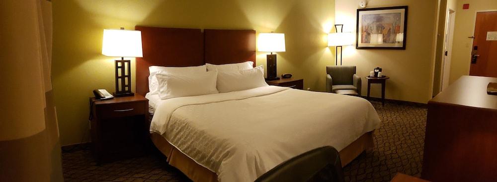 Holiday Inn Express & Suites Lancaster by IHG photo 22