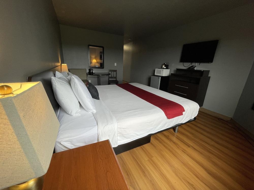 Sunnyside Inn & Suites photo 68