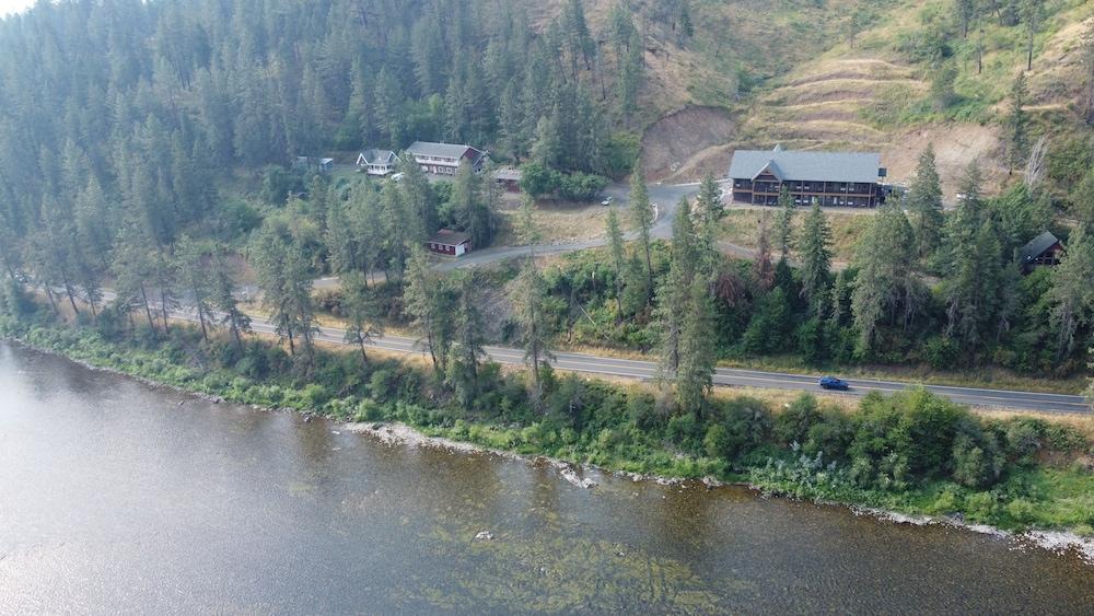 Hearthstone Elegant Lodge by the River photo 40