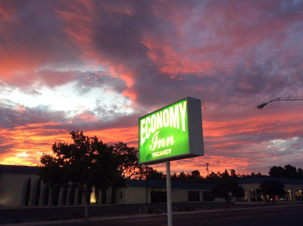 Economy Inn photo 1