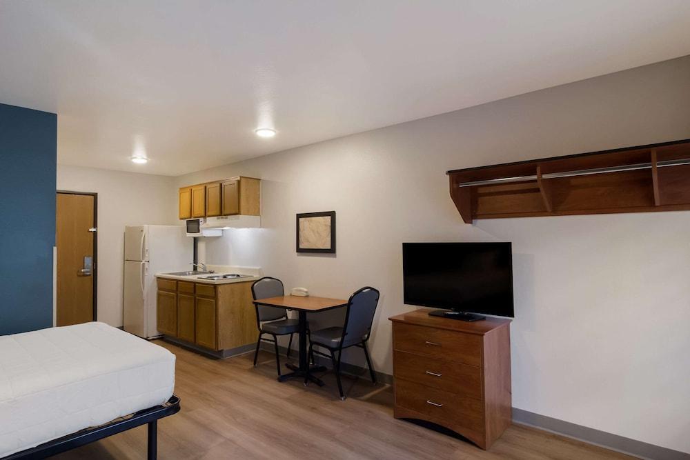 WoodSpring Suites Jacksonville East 295 Cruise Port photo 10