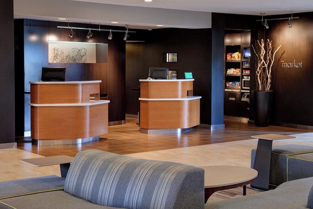Courtyard by Marriott Detroit Dearborn photo 2