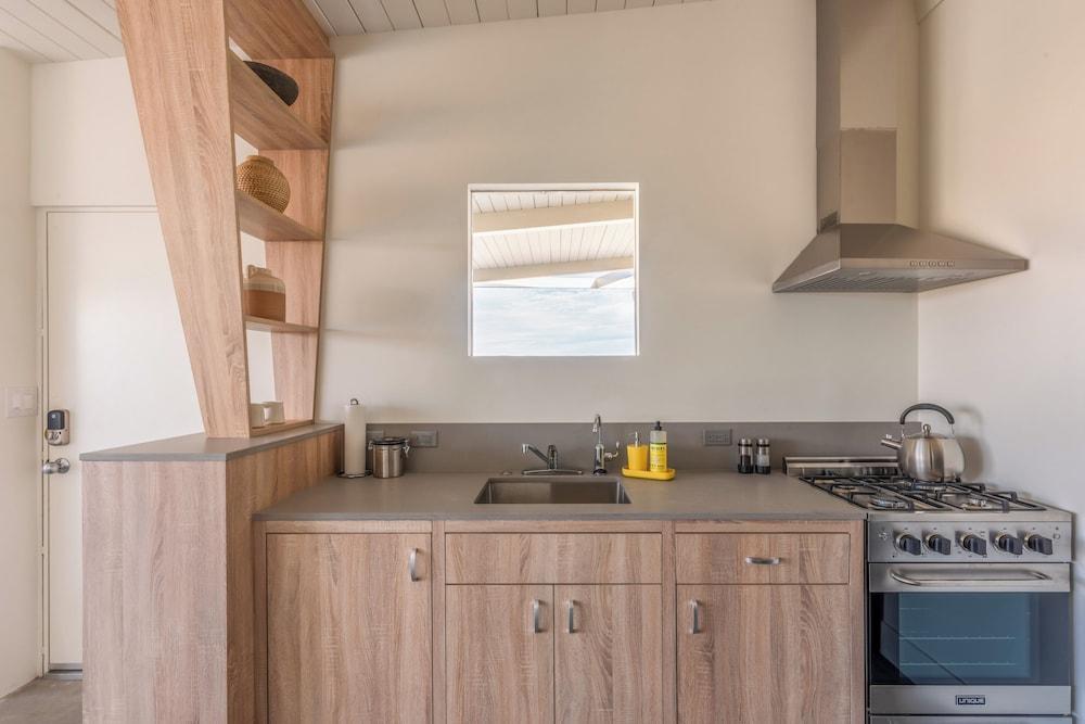 The Bungalows by Homestead Modern at The Joshua Tree Retreat Center photo 46