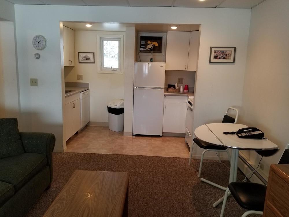 Lakeshor Motor Inn photo 33