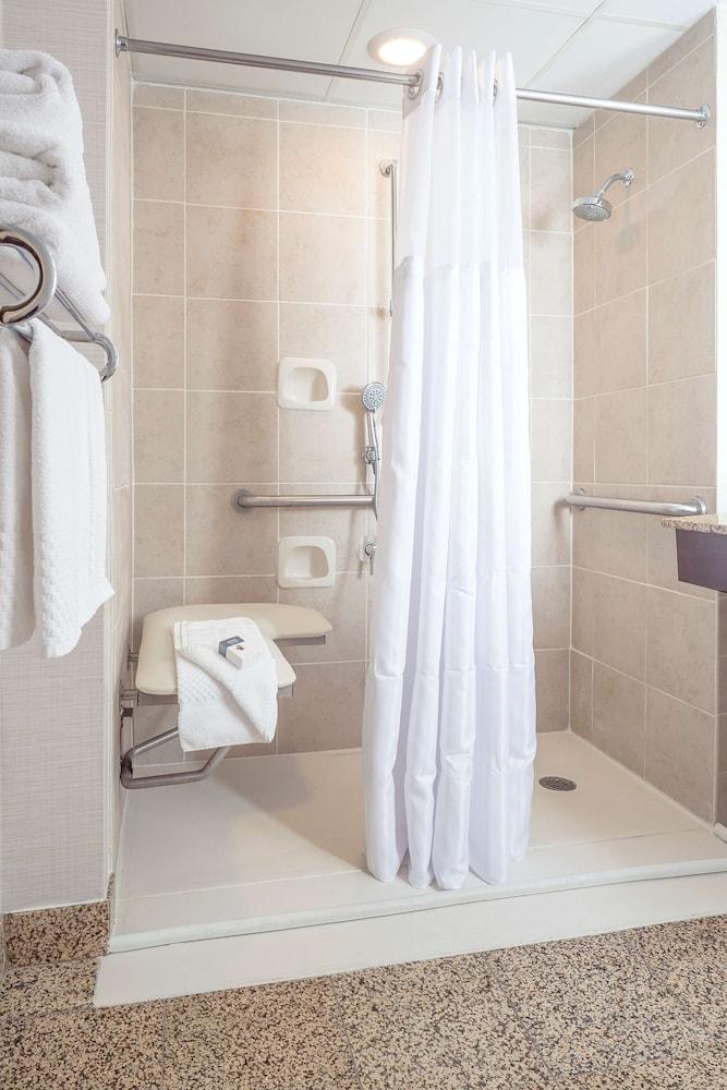 DoubleTree by Hilton Boston - Milford photo 15