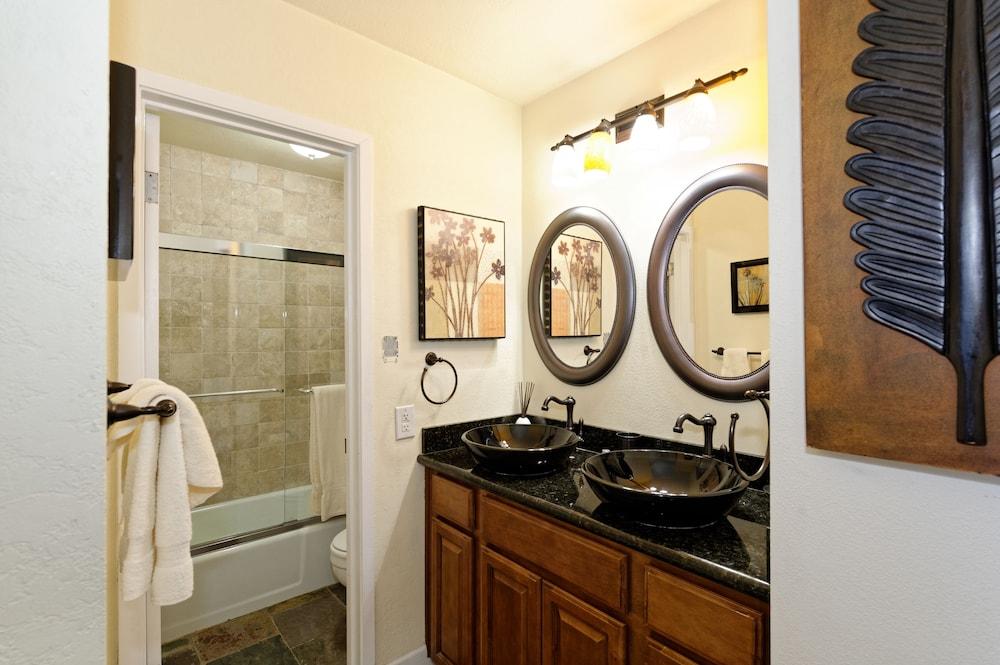 The Crestwood Condominiums photo 20