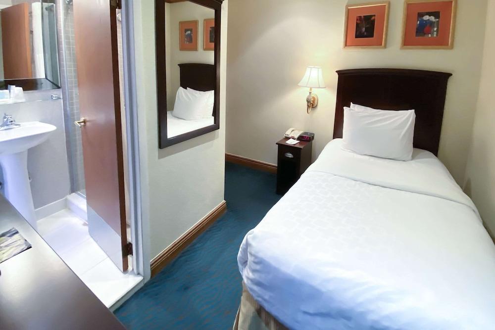 Clarion Hotel Park Avenue photo 20