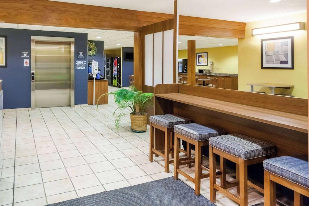 Microtel Inn & Suites by Wyndham Dickson City/Scranton photo 4