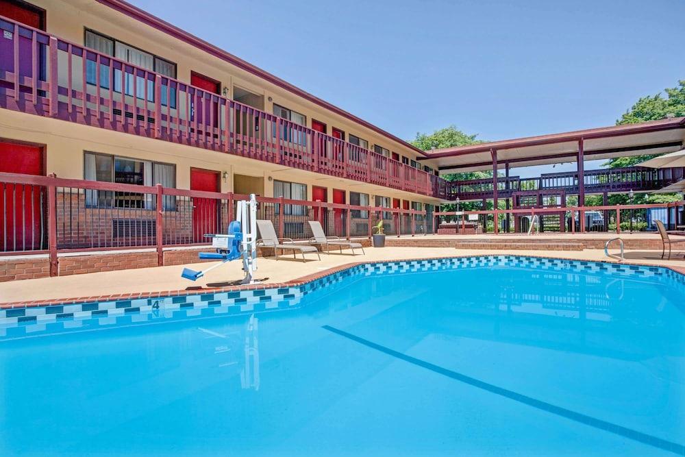 Super 8 by Wyndham Albany photo 13