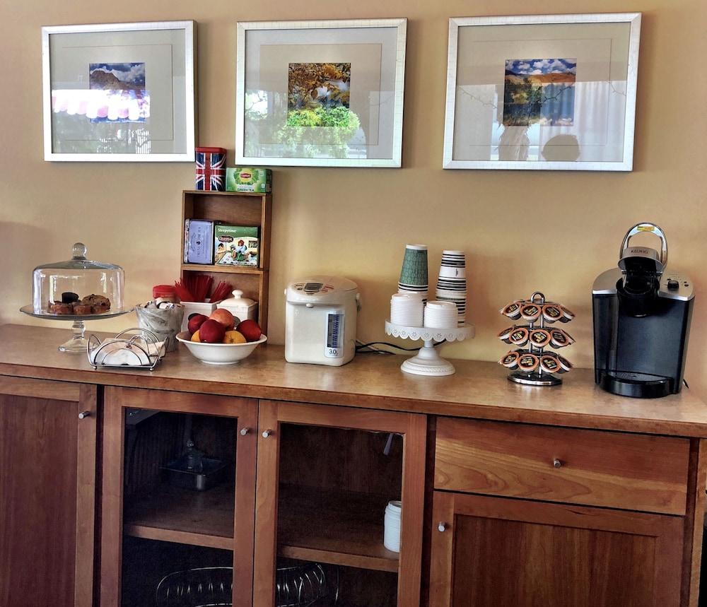 Piazza's Pine Cone Inn photo 23