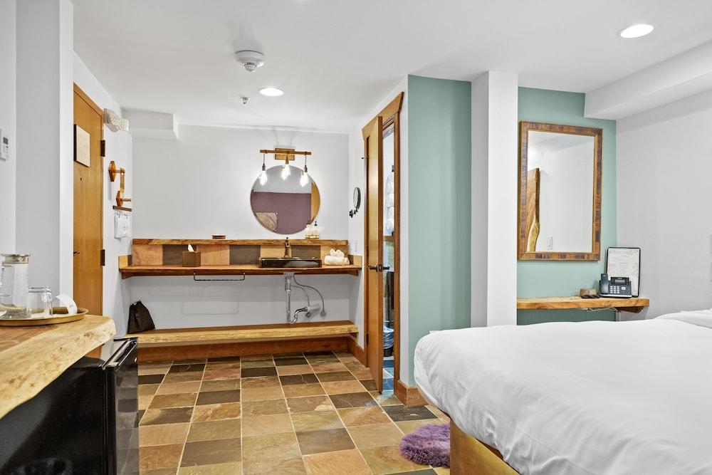 The Horton Hotel and Rooftop Lounge photo 6
