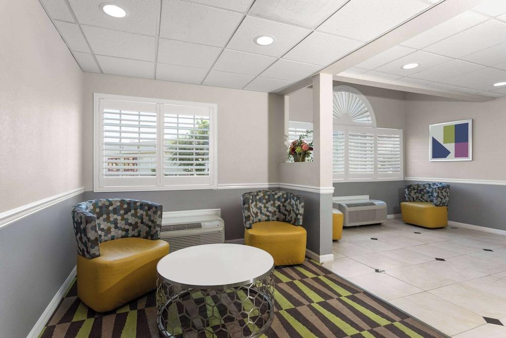 Microtel Inn & Suites by Wyndham Panama City photo 5
