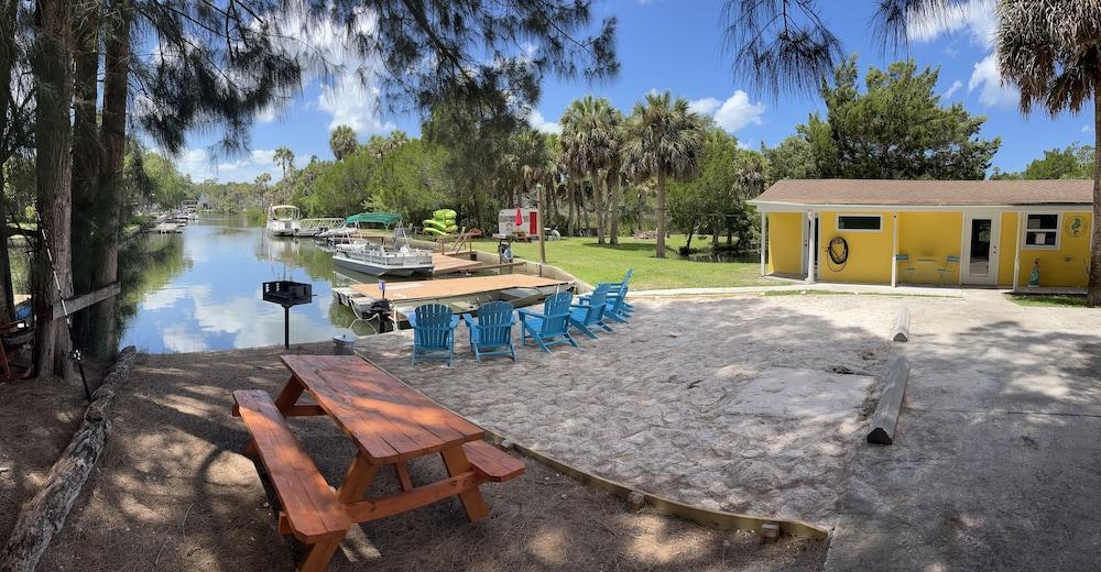 Neptune's Grotto Waterfront Retreat photo 27