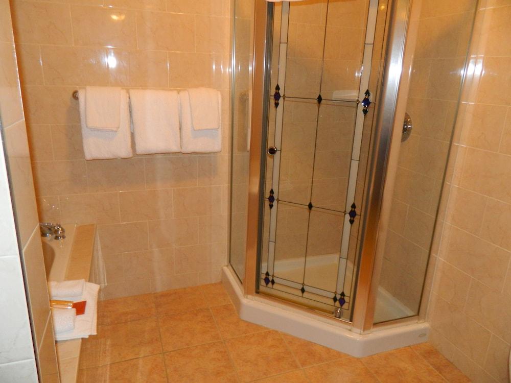 Belvedere Inn photo 37