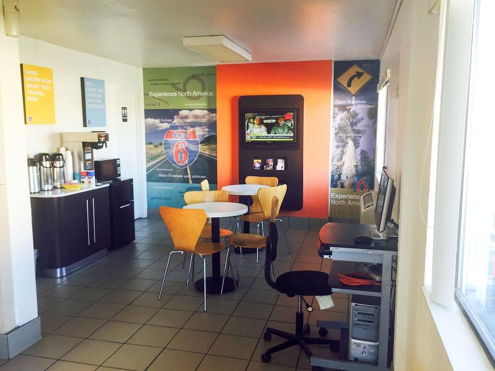 Motel 6 Amarillo, TX - West photo 24