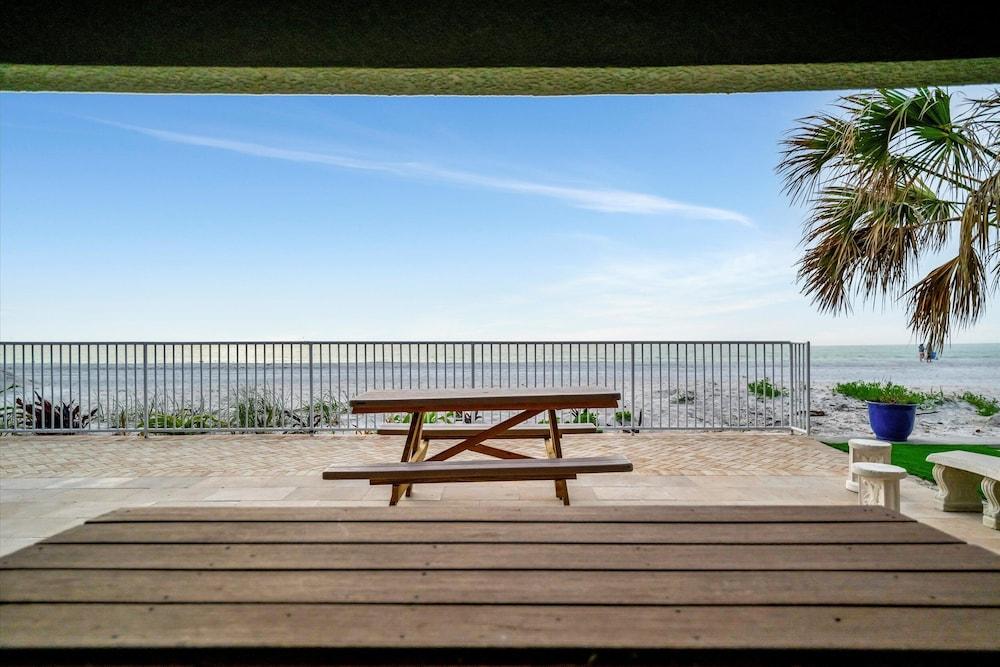 Stones Throw Beachfront Luxury Suites photo 55