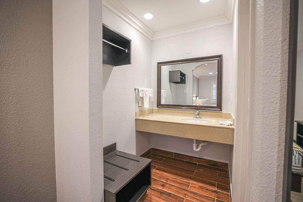 Motel 6 Tustin, CA – Orange County photo 17