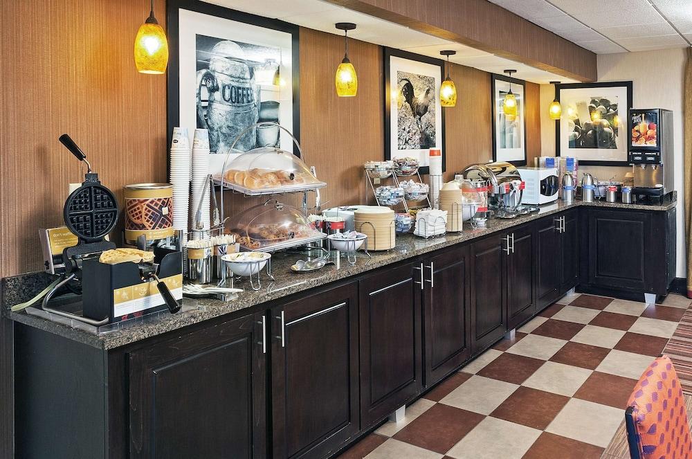 Hampton Inn by Hilton Clarksville photo 32