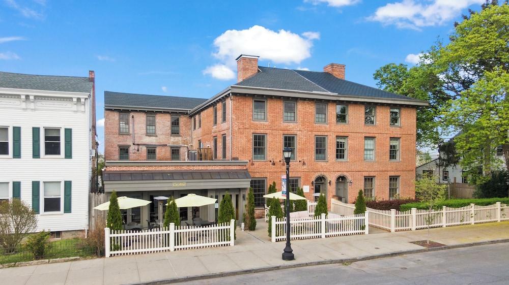 Howard Hotel — hotel in Hudson