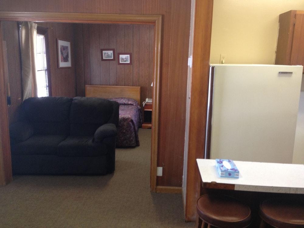 Jamestown Motel photo 19