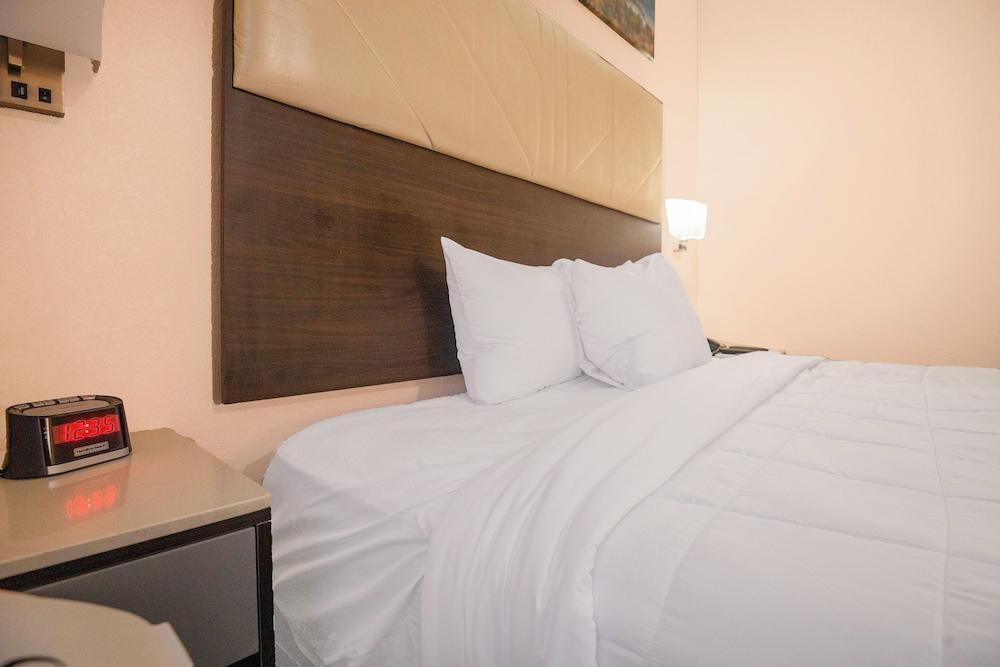 OYO Hotel Adairsville Calhoun South I-75 photo 33