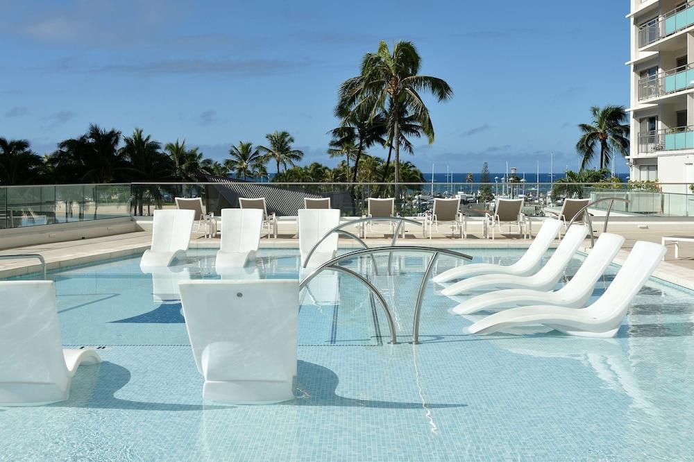Ilikai Hotel & Luxury Suites photo 1