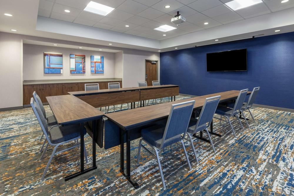 Hampton Inn & Suites Bloomfield Hills Detroit photo 26