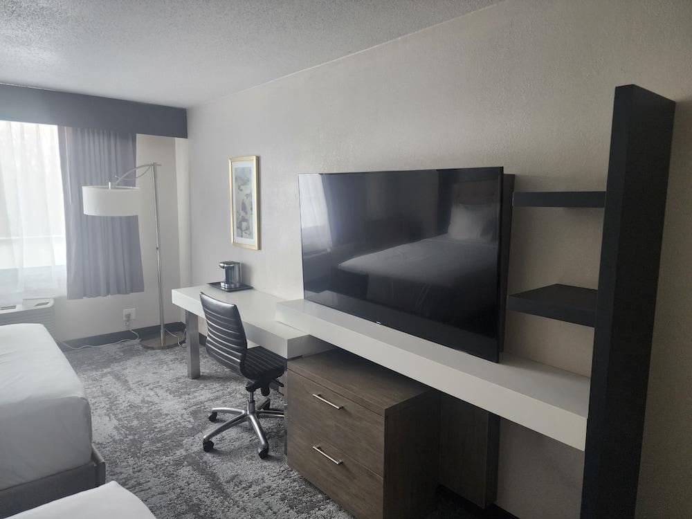Comfort Inn Brooklyn Center photo 6