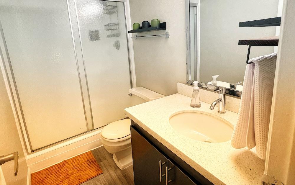Stay-Smart Modern Travelodge photo 4