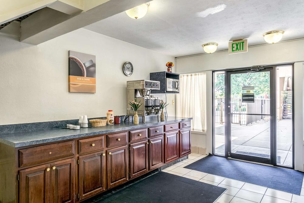 Americas Best Value Inn Edgewood photo 22