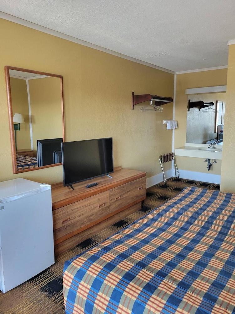 Smokies Motel photo 3