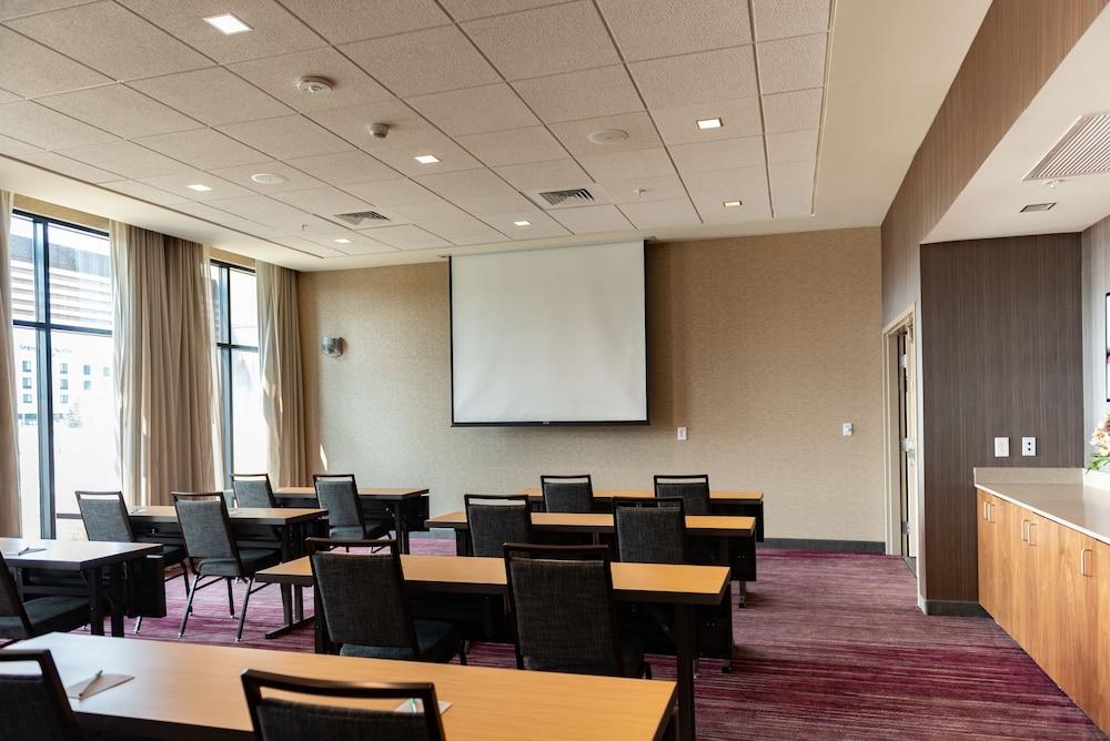 Courtyard by Marriott Omaha East/Council Bluffs, IA photo 57