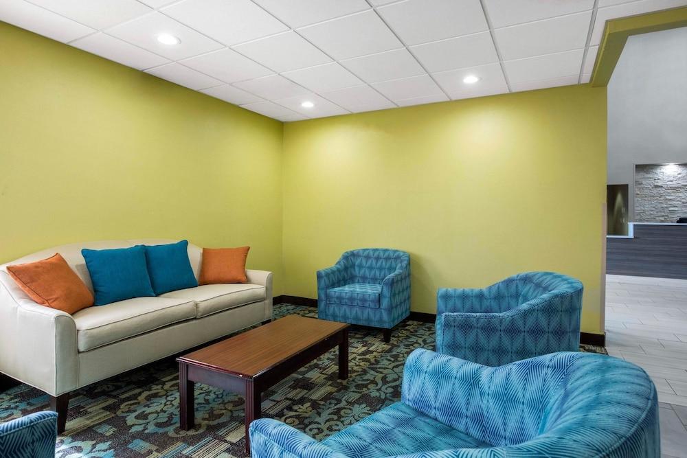 Quality Inn & Suites Arnold - St Louis photo 18