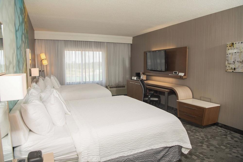 Courtyard by Marriott Erie photo 7