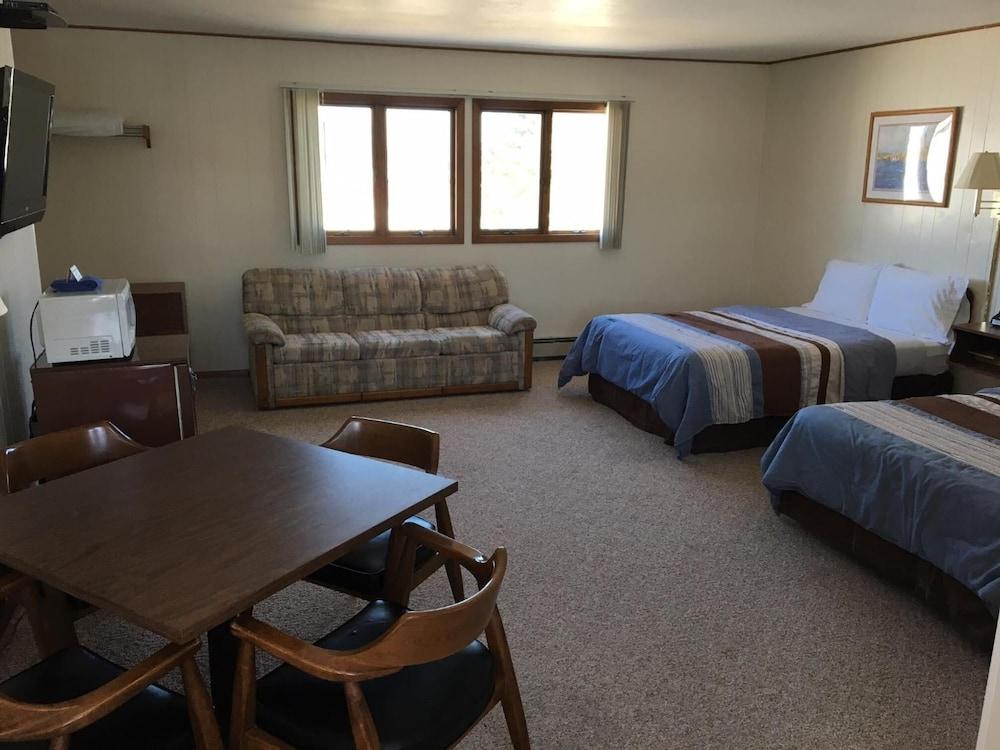 Coho Motel and Suites photo 5