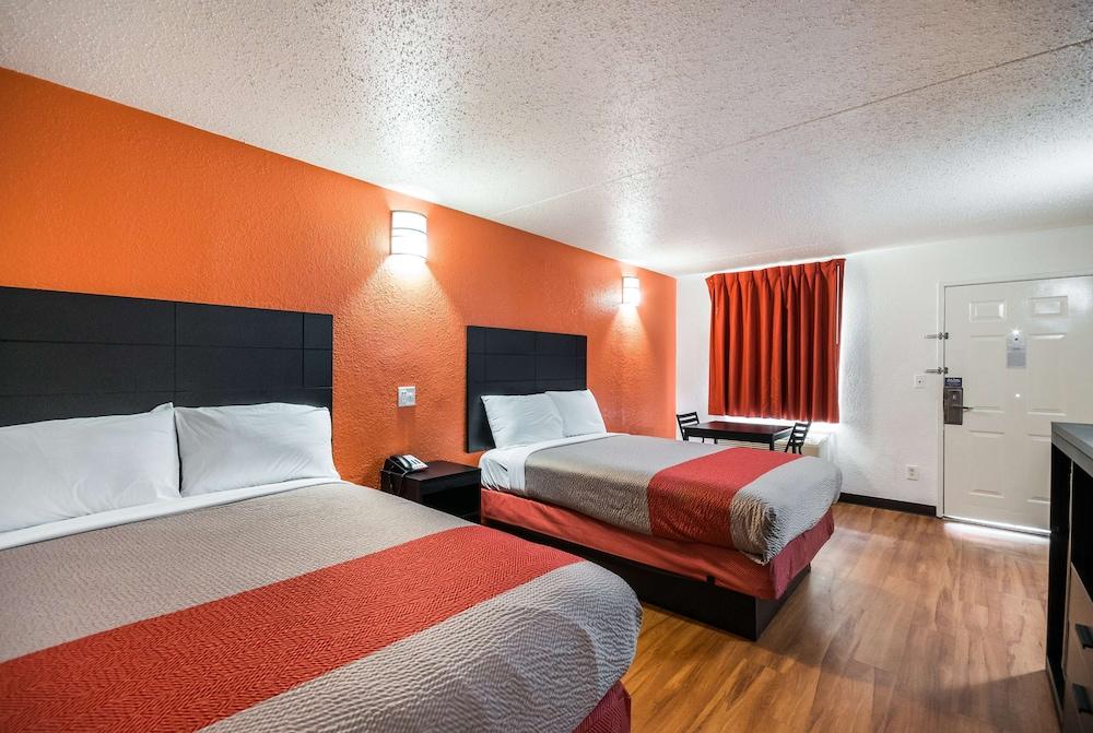 Motel 6 Houston, TX - Brookhollow photo 15