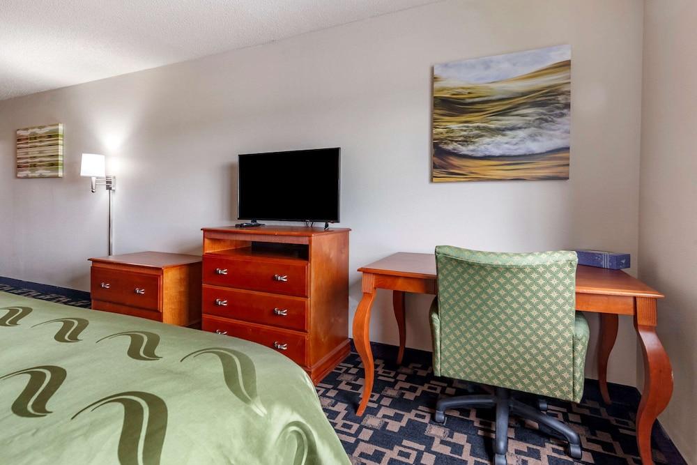 Quality Inn Redgranite photo 13