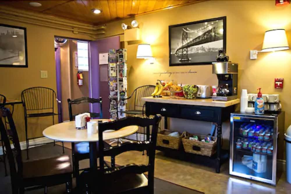 Anchorage Downtown Hotel photo 20