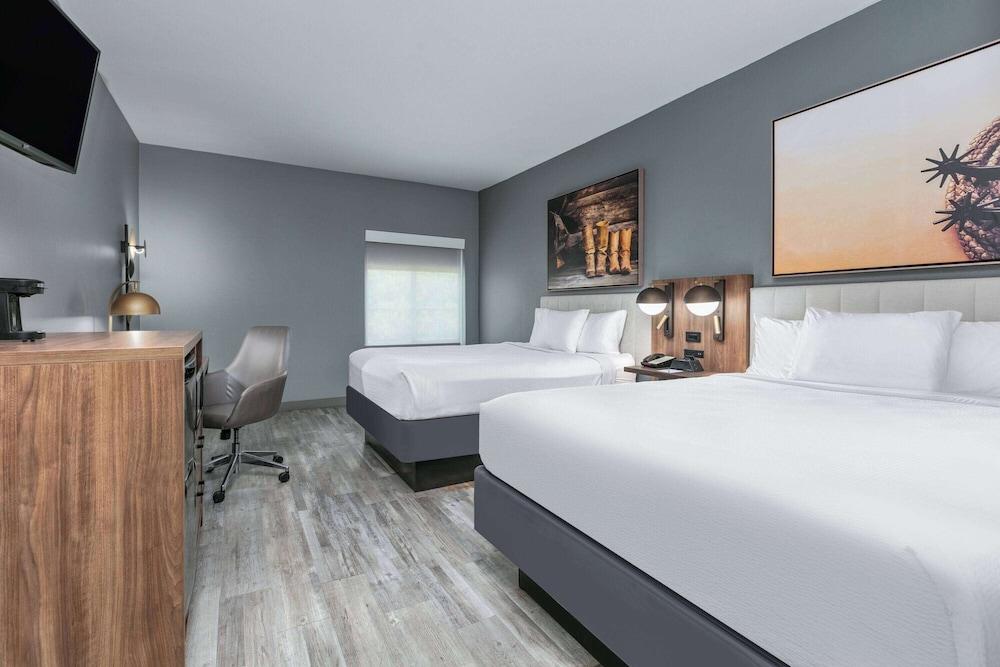 La Quinta Inn & Suites by Wyndham Decatur photo 26