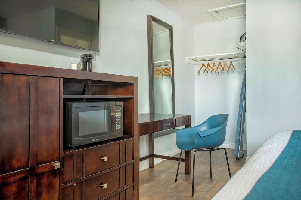 Studio 6 Suites Albany, OR photo 17